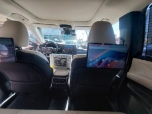 התקנת זוג מסכי אנדרואיד 12 אינץ’ ו-Smart Box בלקסוס