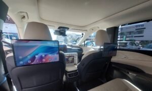 התקנת זוג מסכי אנדרואיד 12 אינץ’ ו-Smart Box בלקסוס