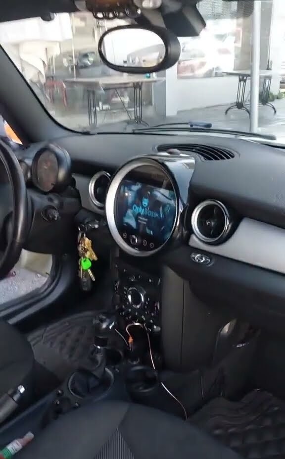 התקנת מסך אנדרואיד ושדרוג מערכת סאונד במיני קופר 2015