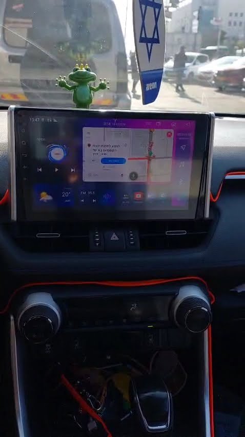 התקנת מסך אנדרואיד 10 אינץ’ עם CarPlay אלחוטי ושמירה על מצלמת רוורס מקורית בטויוטה RAV4 2020