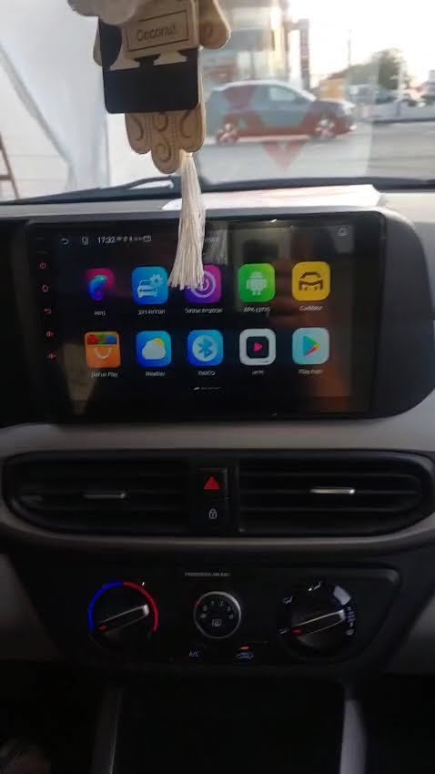 התקנת מסך אנדרואיד עם CarPlay אלחוטי ושליטה מההגה ביונדאי i10 2020 דגם חדש – שדרוג מולטימדיה מלא.