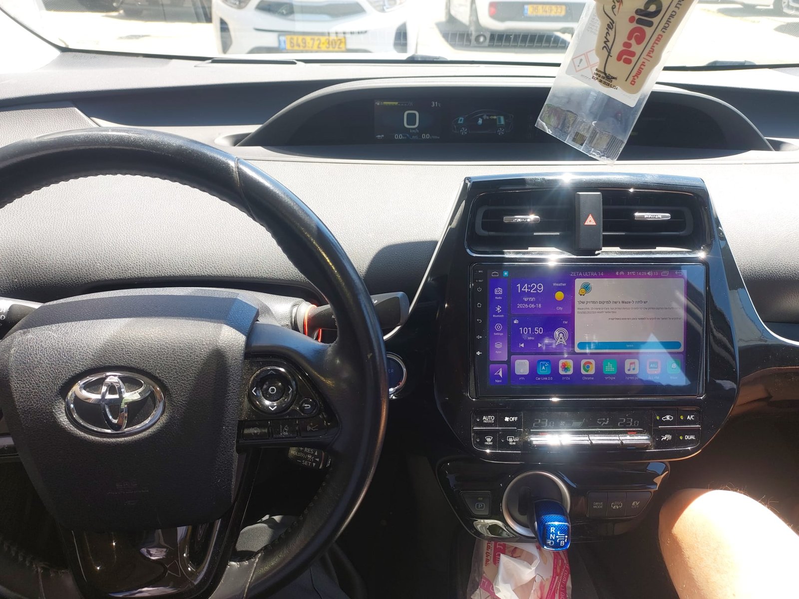 התקנת מסך מולטימידה בטויוטה אוריס בראשון לציון