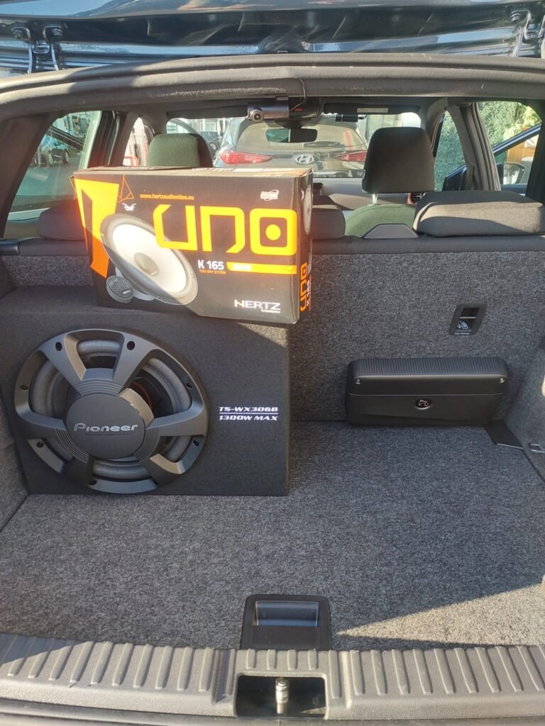 מגבר Harman Kardon, קומפוננט Hertz וסאב Pioneer בסיאט איביזה 2025
