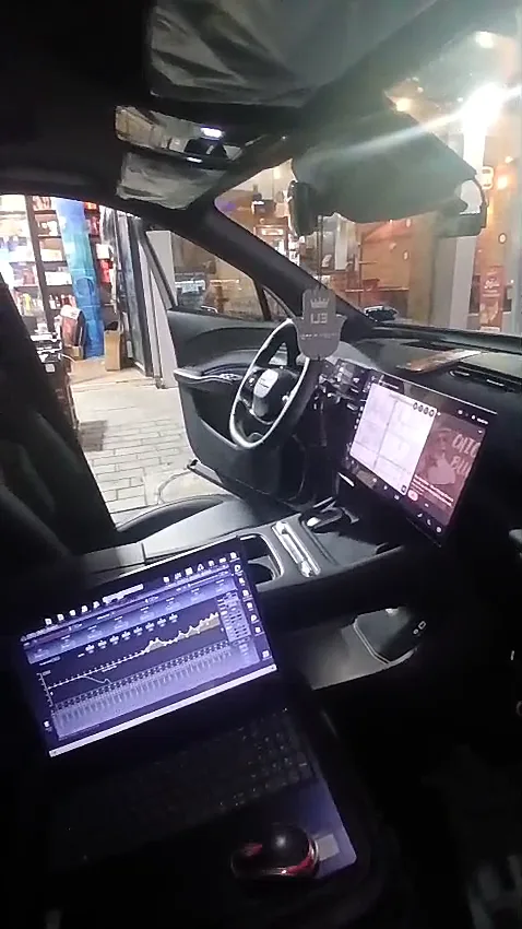 כיול סאונד בתוכנת DSP במחשב נייד בתוך אומודה 7 (Omoda 7)